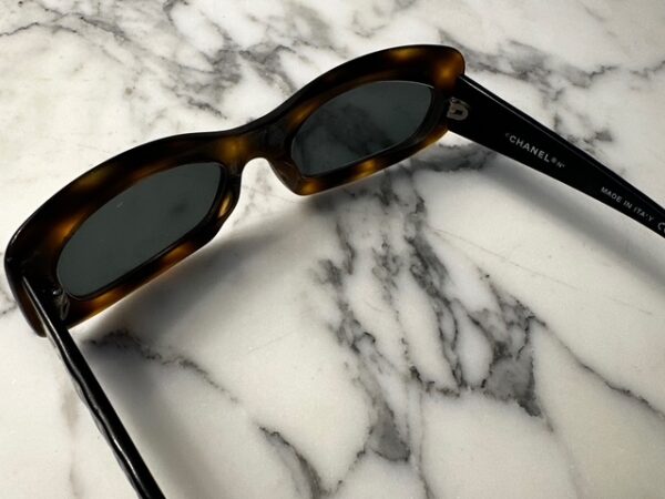 CHANEL BROWN TORTOISE 1990 - Image 4